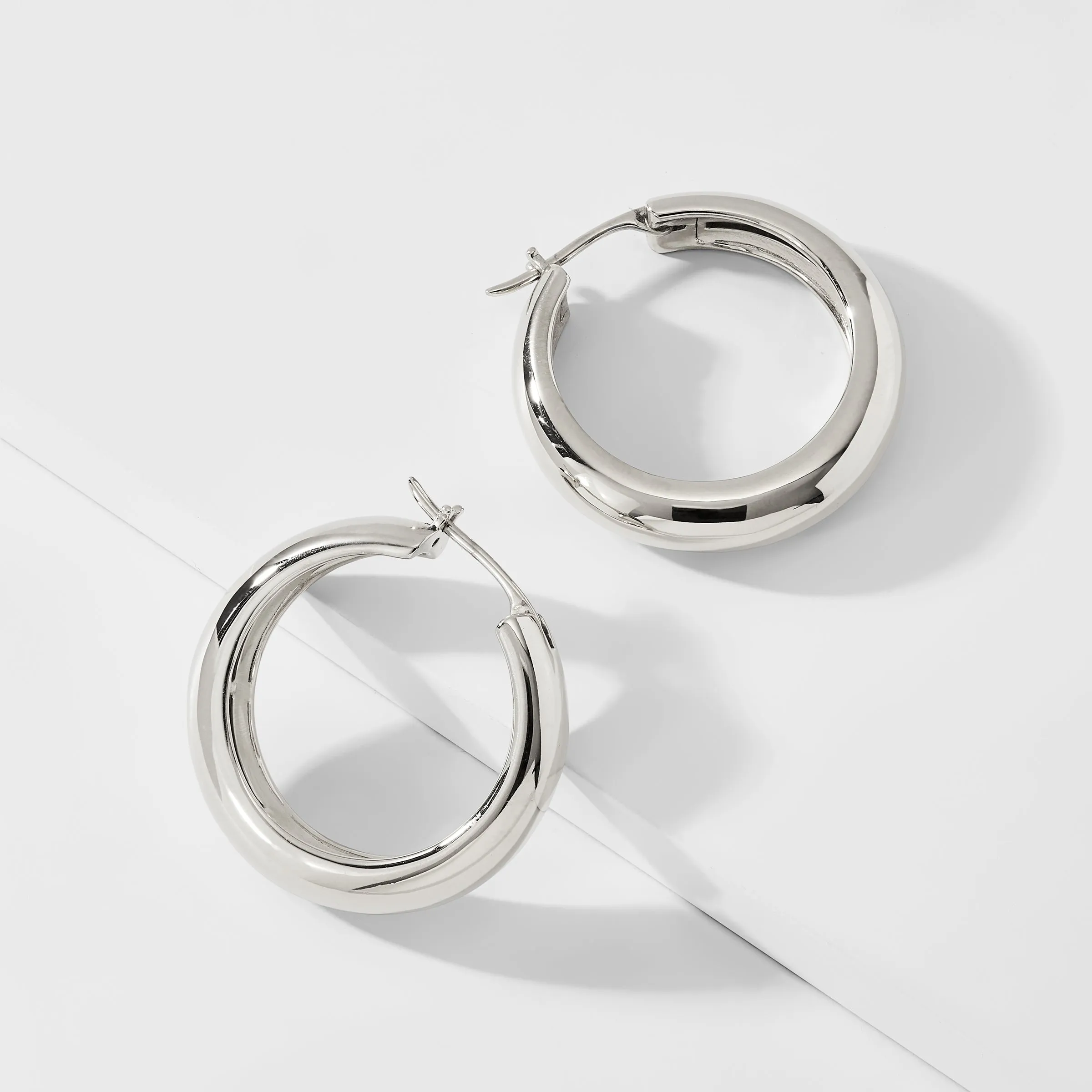 BRUNCH MEDIUM BOLD HOOP EARRINGS