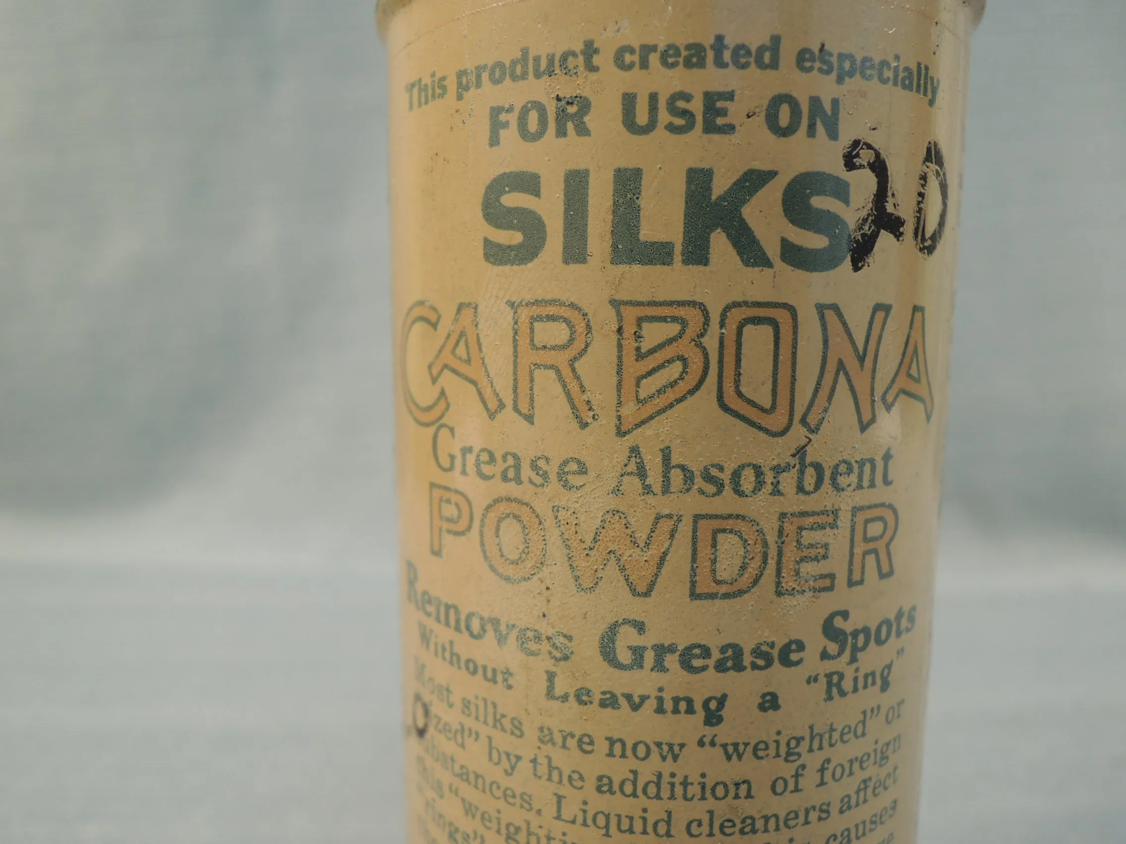 Vintage Carbona Powder for Silks - Vintage Condition